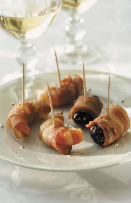 Shrimp in bacon with prunes