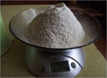 Weigh highest quality flour