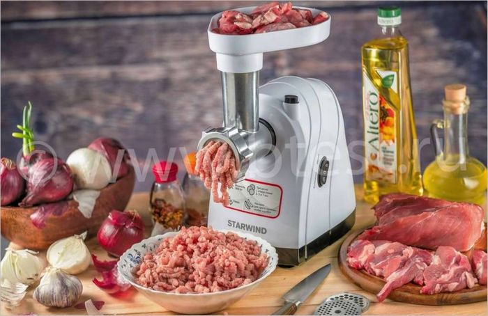 STARWIND SMG2481 Electric Mincer