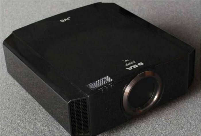 JVC DLA-X700RBE projector